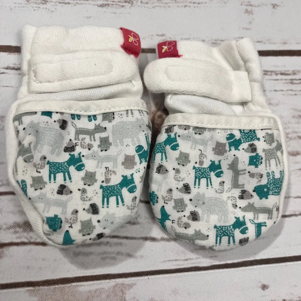 Baby Scratch‎ Mittens Animal Print - White and Green
